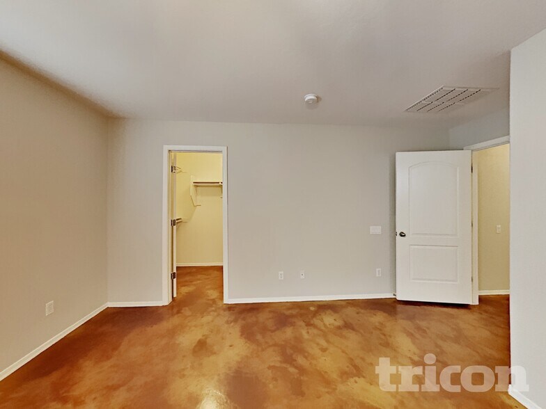 Building Photo - 43683 W Arizona Ave