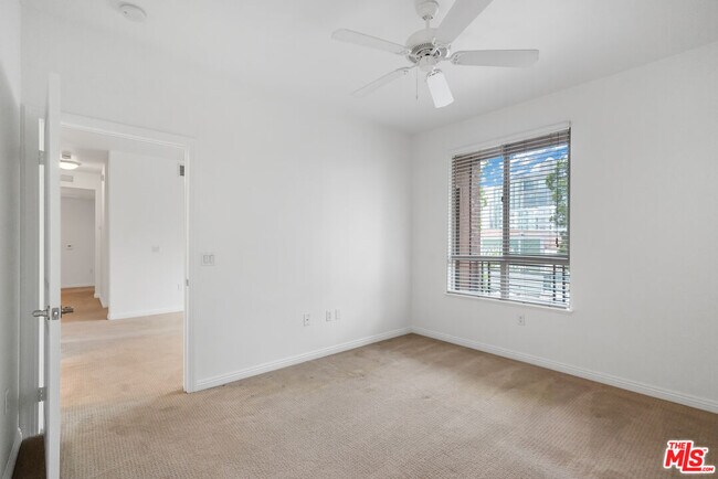 Building Photo - 100 S Alameda St