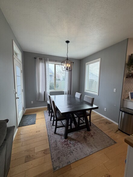 Building Photo - 7396 Pineview St NE