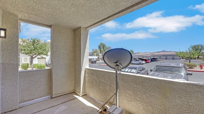 Building Photo - Gorgeous 3 bedroom Condo in Green Valley