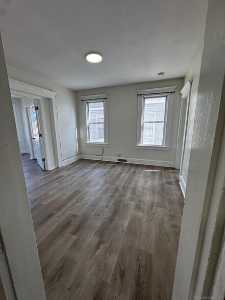 Building Photo - 133 Ash St