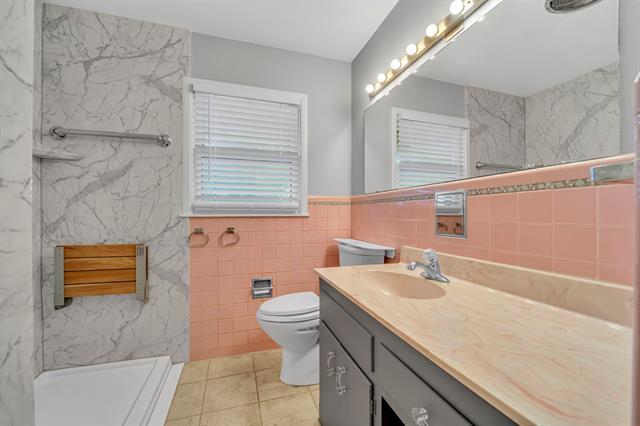 Building Photo - 6324 Woodbine Dr