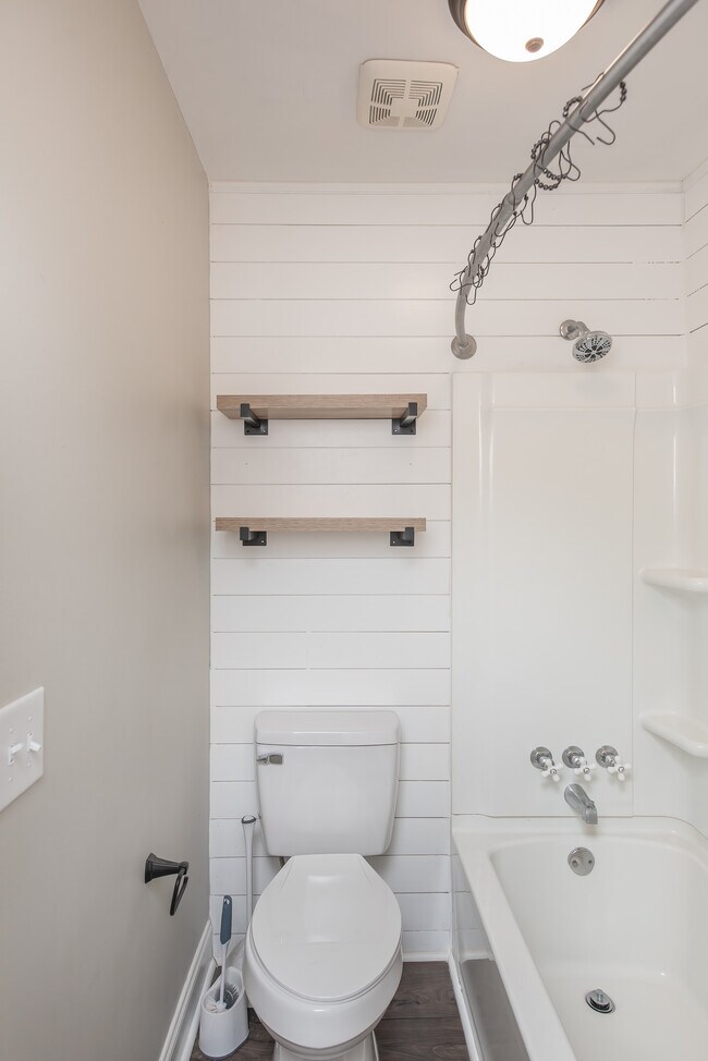 Building Photo - 8238 Li Fair Dr