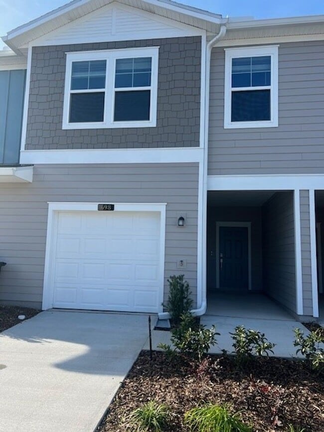 Building Photo - Newer Townhome - Tara West End