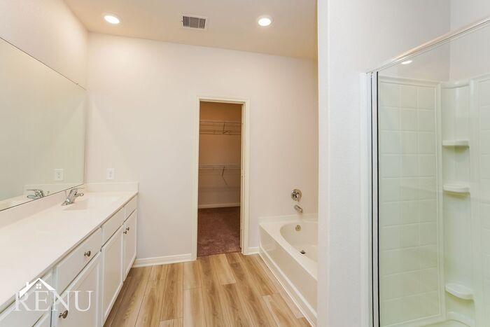 Building Photo - 10457 Sweetwater Creek Dr