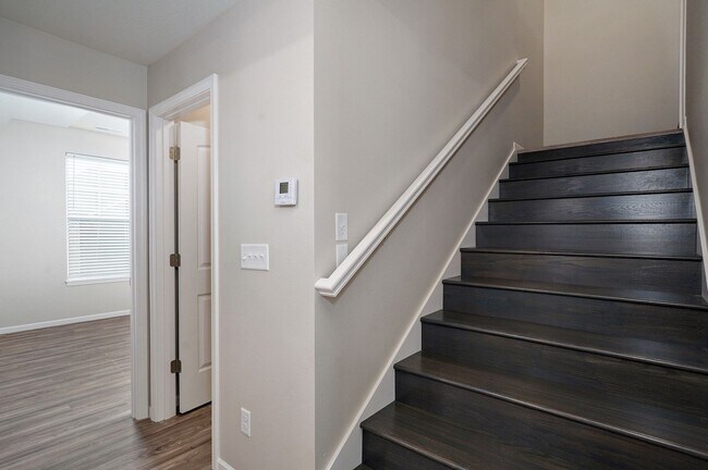 Building Photo - 308 S Hampton Ave