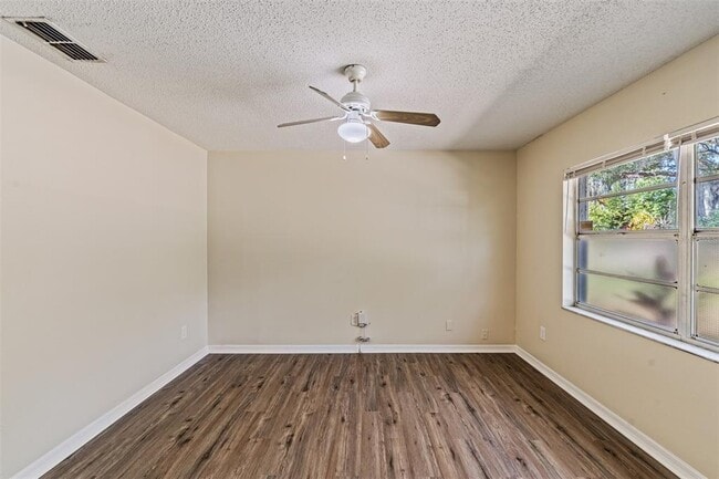 Building Photo - 9616 N Oklawaha Ave