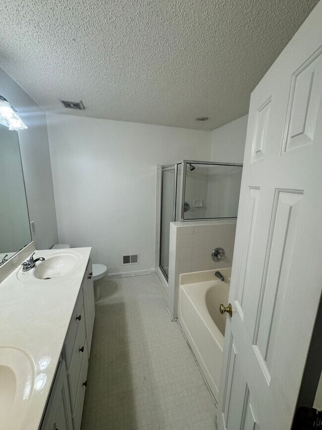 Building Photo - Single-family 3bd/2ba