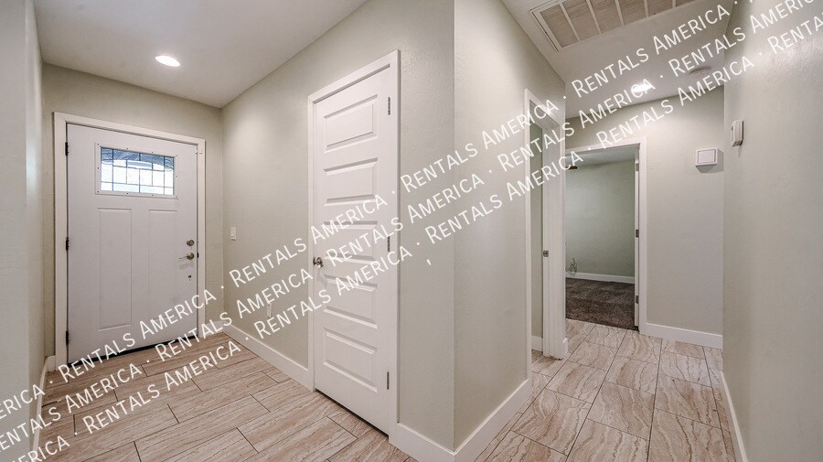 Building Photo - 3113 N 28th St