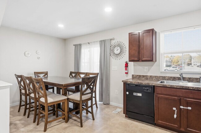 Building Photo - 28971 St Thomas Blvd