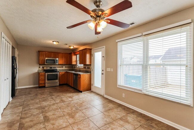 Building Photo - 6220 Maravian Dr