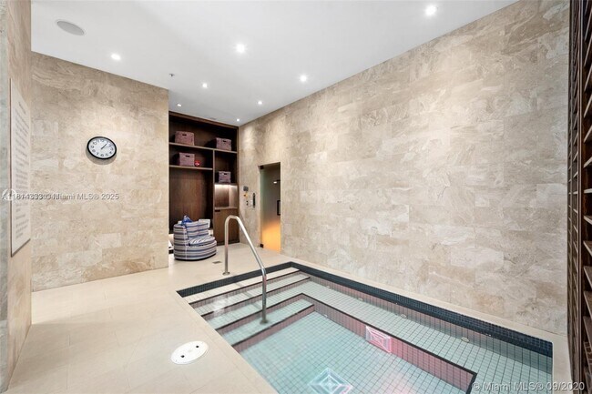 Building Photo - 350 Ocean Dr