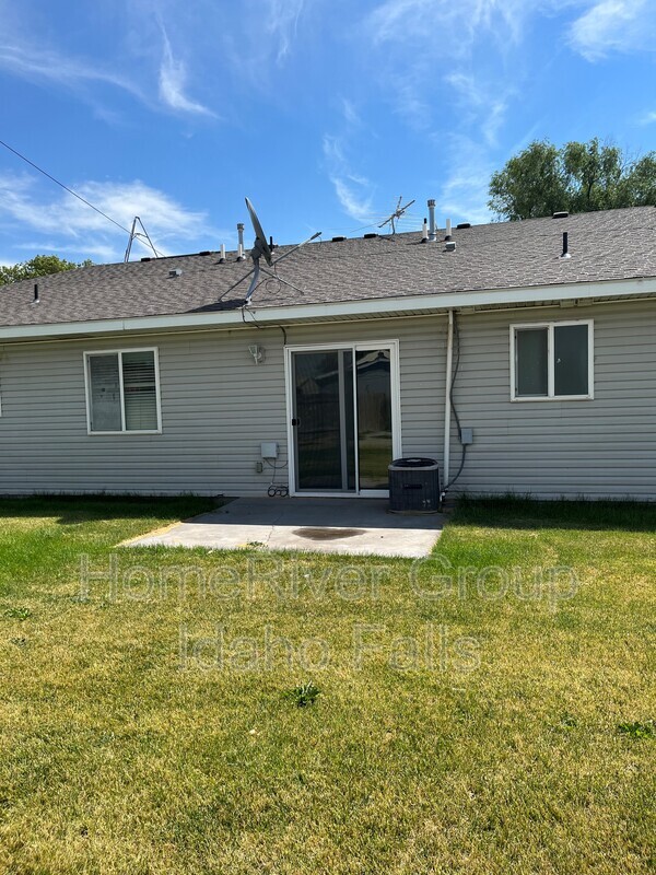 Building Photo - 1537 Canyon Ave