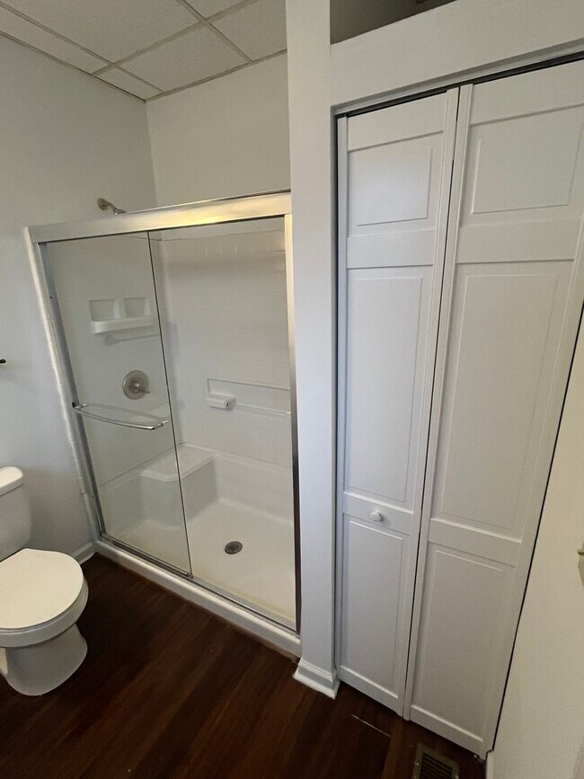 Building Photo - 243 W Vine St