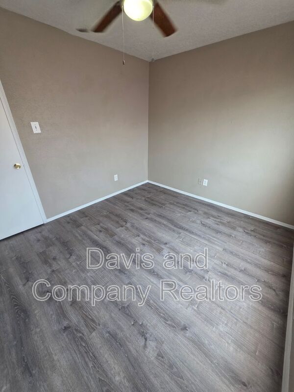 Building Photo - 4412 St Andrews Dr