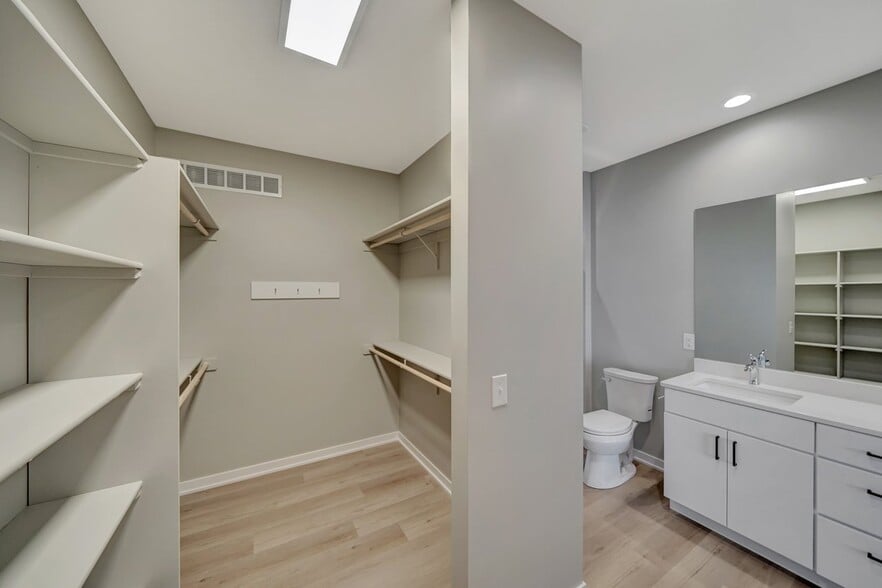 Building Photo - 9049 S 42nd St