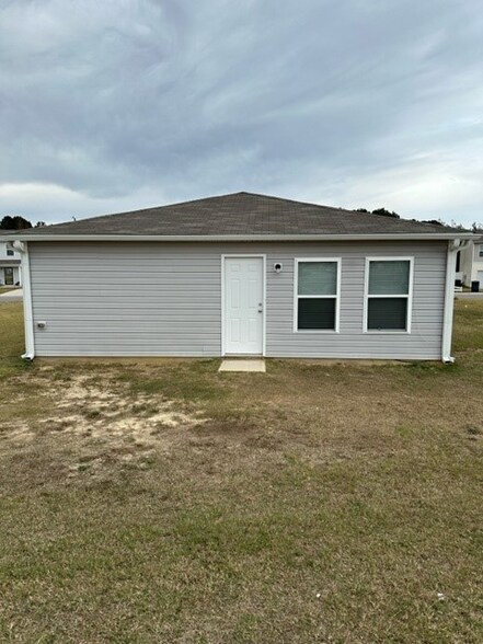 Building Photo - 1421 Centipede Dr