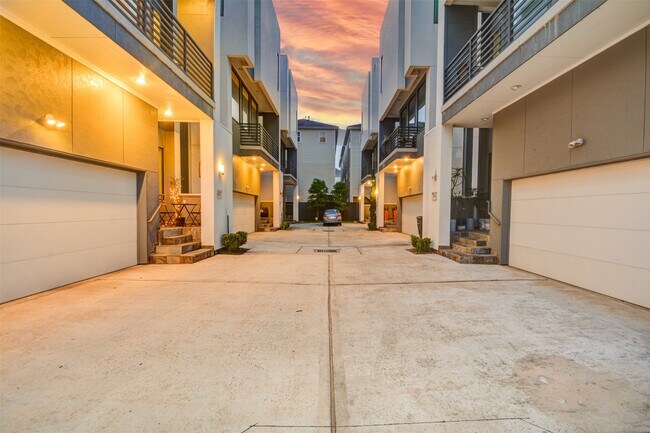 Building Photo - 5634 Petty St