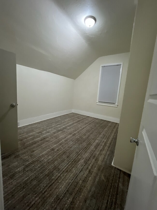 Building Photo - 104 Lake St