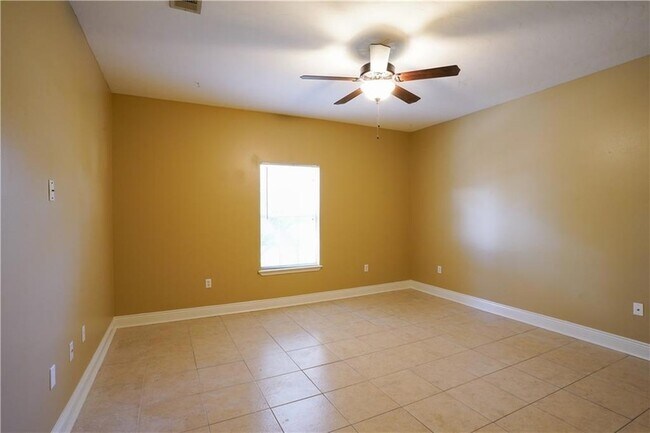 Building Photo - 1307 LA-59