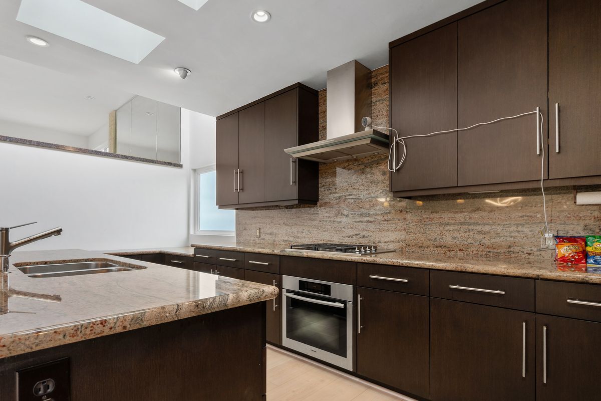 Building Photo - 18145 Kingsport Dr