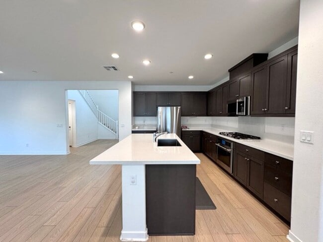 Building Photo - Spacious 4 Bedroom Home for Lease in Winch...