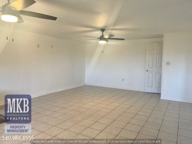 Building Photo - 4 Bedroom 2 Bath in Monterey Neighborhood