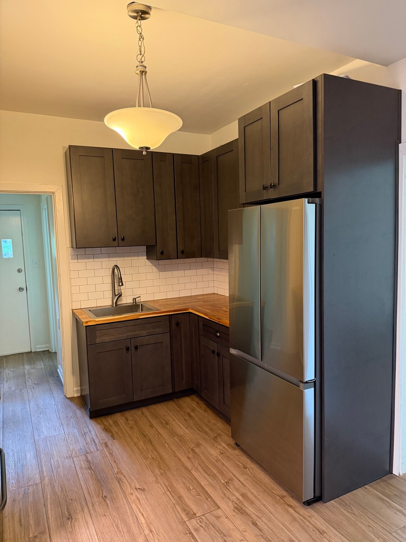 Building Photo - 836 Collins St