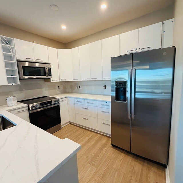 Building Photo - Daniels Landing Condos