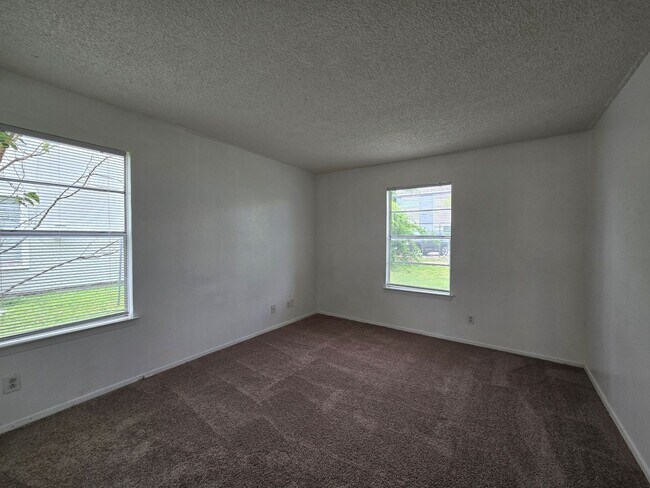 Building Photo - 1305 Quail Cir