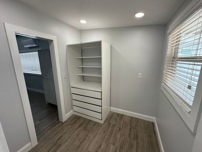 Building Photo - Beautiful 3 bedroom, 2 bath home located i...