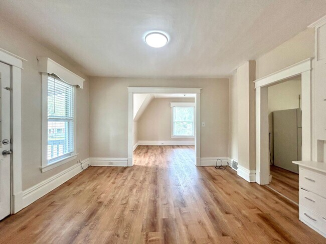 Building Photo - 2550 Crozier Ave