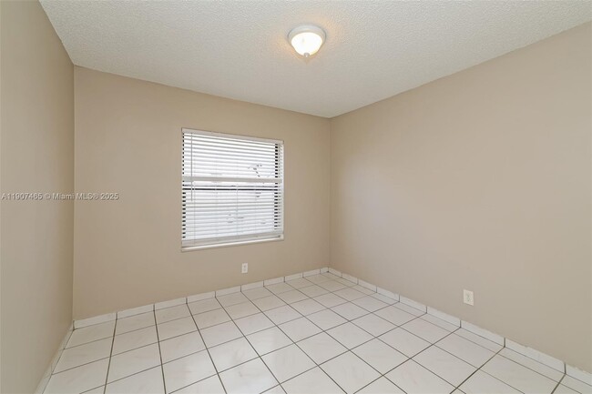 Building Photo - 5168 Edgecliff Ave