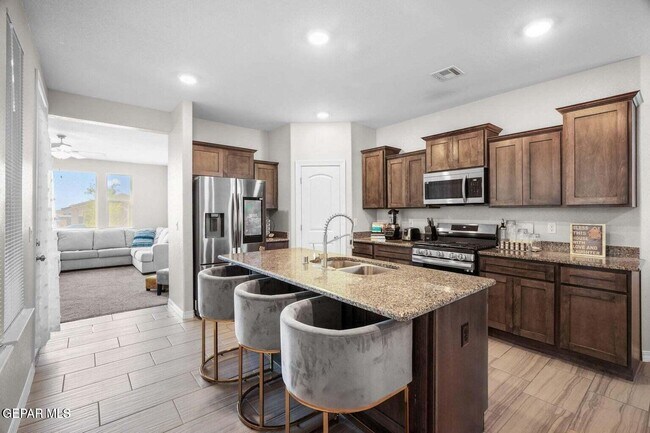 Building Photo - 14947 Pebble Hills Blvd