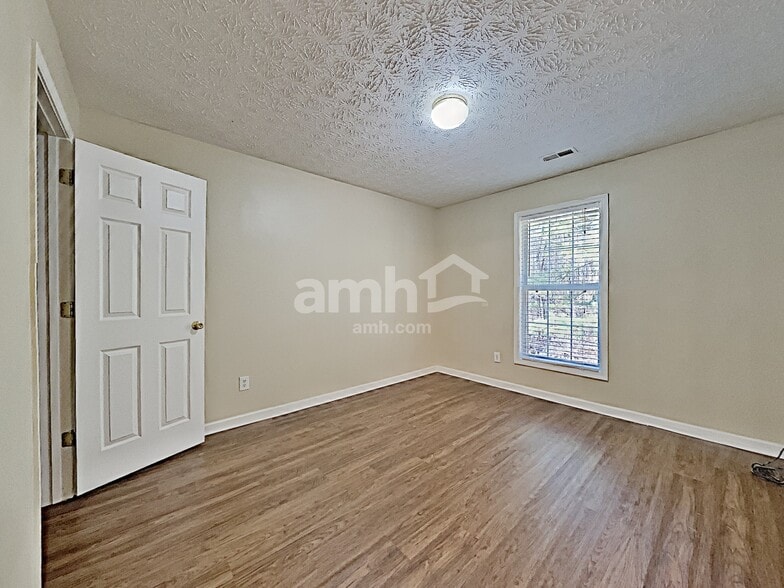 Building Photo - 312 Yarbrough Ct