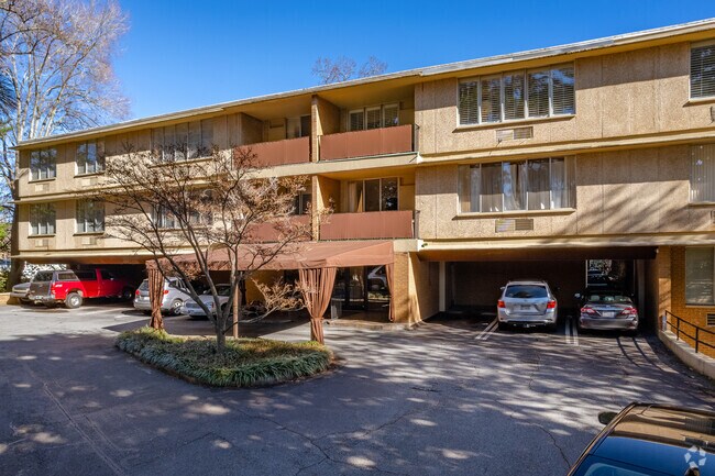 Primary Photo - 2637 Peachtree Rd NE
