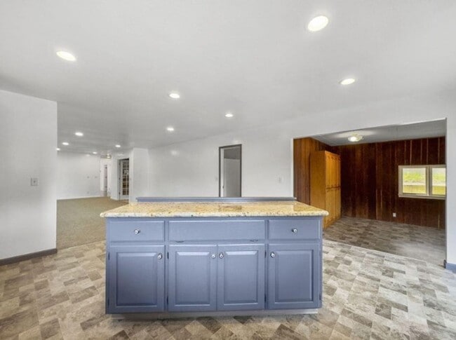 Building Photo - Spacious 4-Bedroom Home with Stunning Hill...