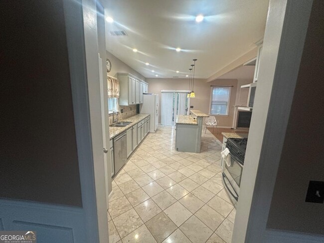 Building Photo - 61 Longwood Ct