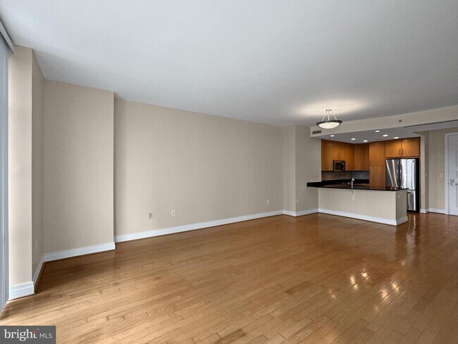 Building Photo - 8220 Crestwood Heights Dr