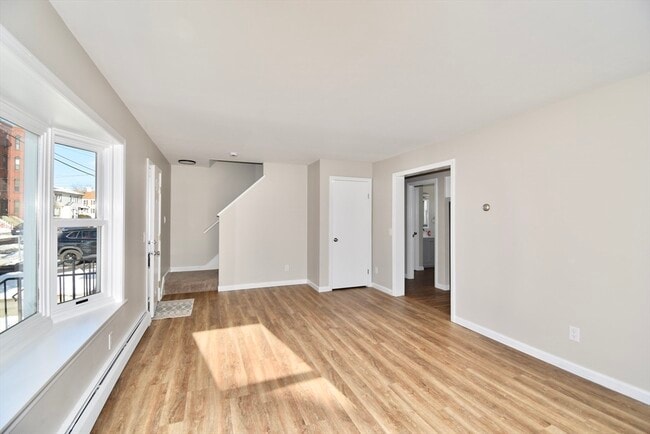 Building Photo - 72 Center St