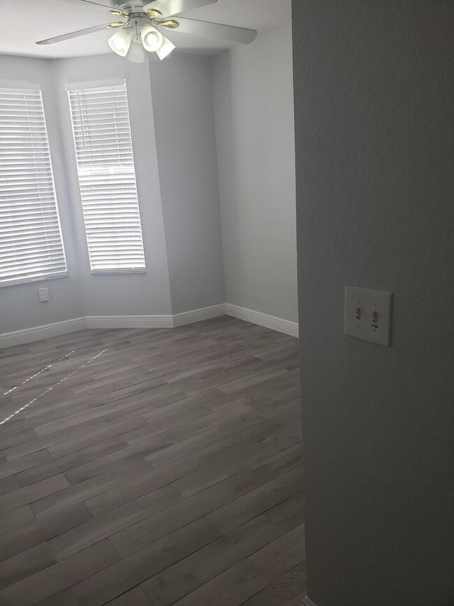 Building Photo - 909 Belmont Pl