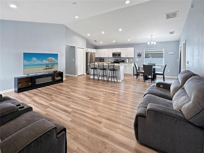 Building Photo - 314 Tanager St