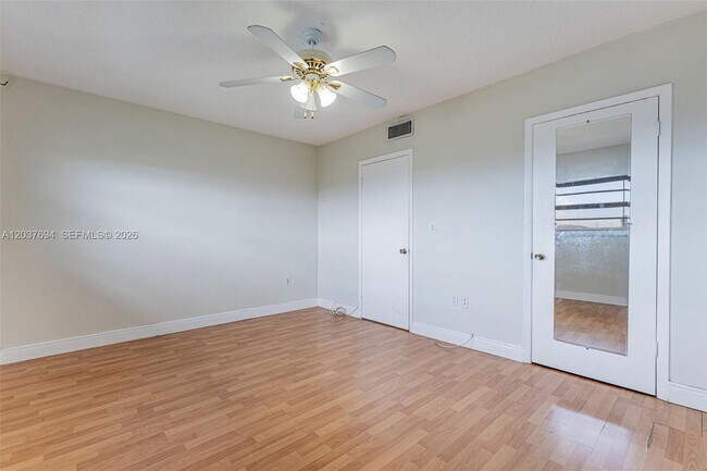 Building Photo - 1100 W 35th St