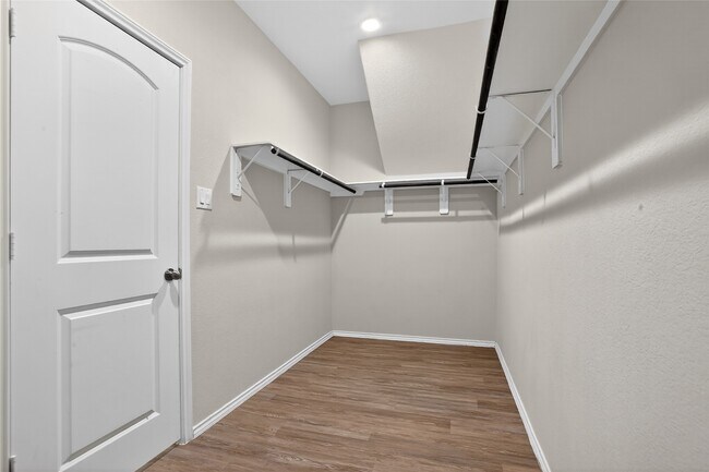 Building Photo - 16817 Pink Wintergreen Dr