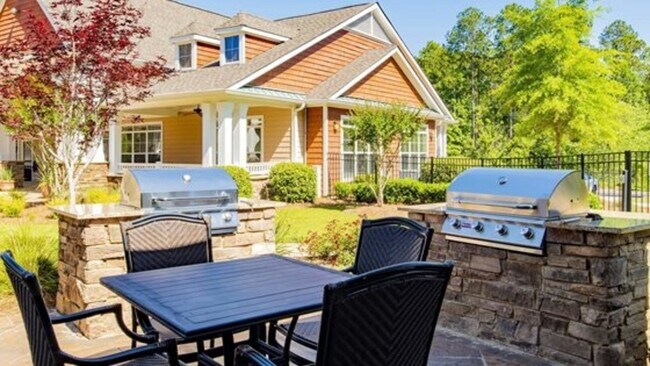 Building Photo - 1200 Somerby Dr