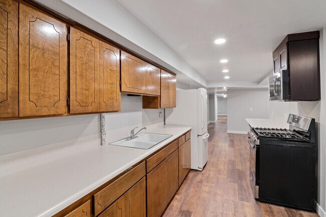 Building Photo - 1159 300 W