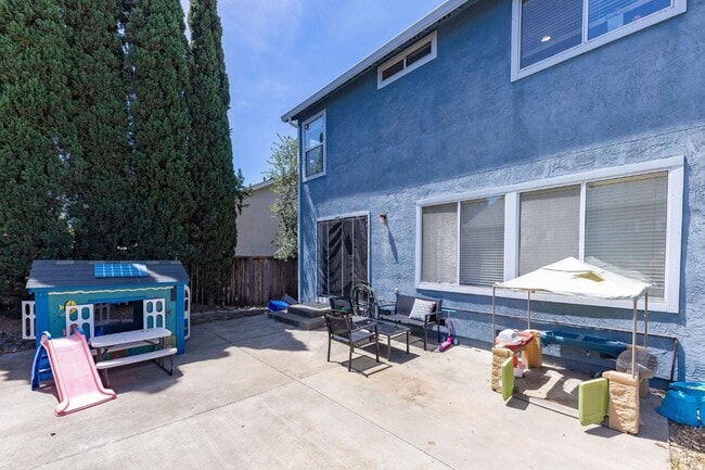 Building Photo - 907 Shadywood Cir
