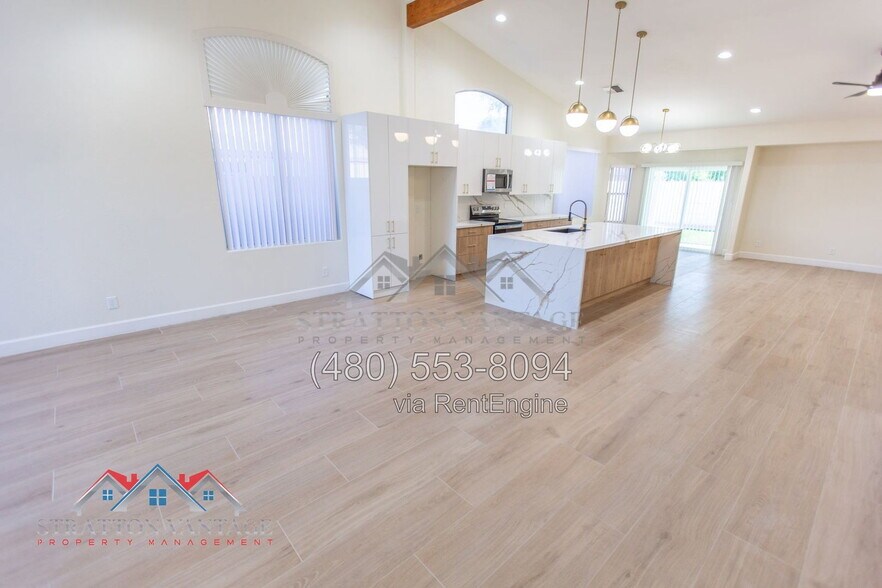 Building Photo - 201 W Smoke Tree Rd
