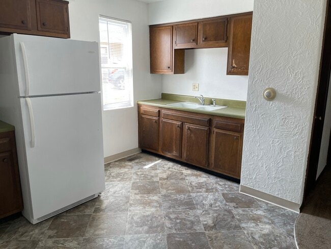 Building Photo - 2205 Stoneybrook Rd