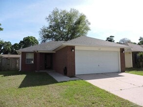 Building Photo - 147 Creekview Dr